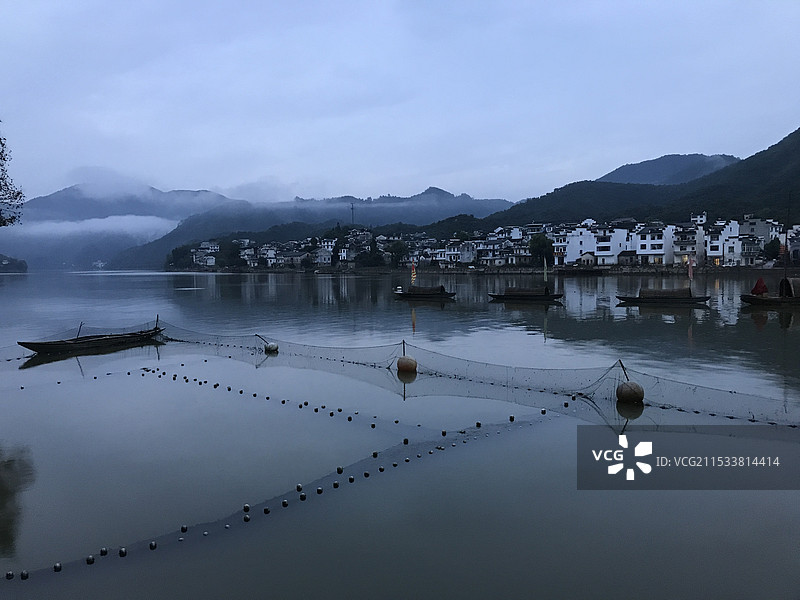 新安江畔图片素材