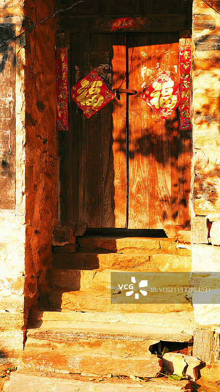 夕阳下的老宅图片素材