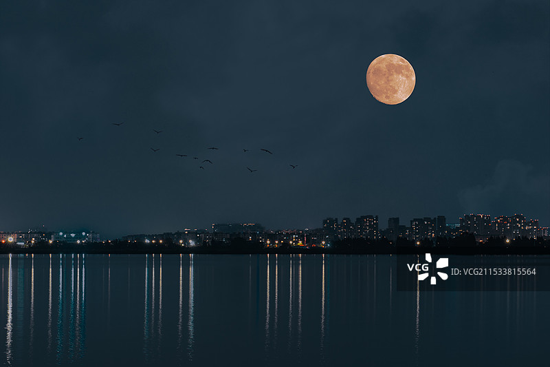 2024昆明中秋之夜的月亮图片素材