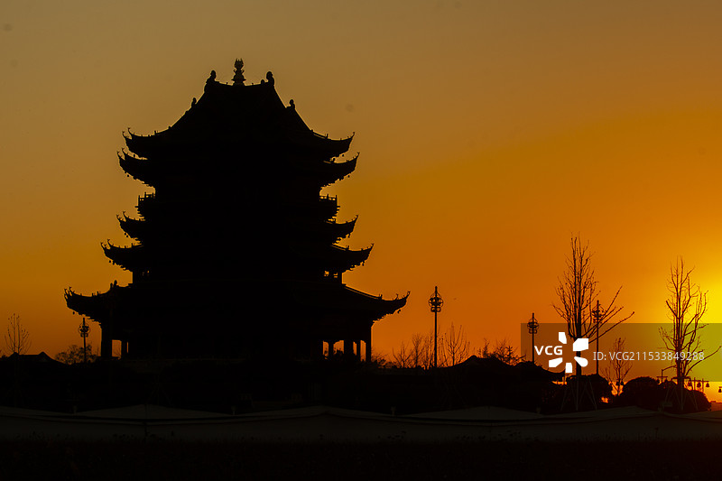 苏州工业园区重元寺观音阁落日剪影图片素材