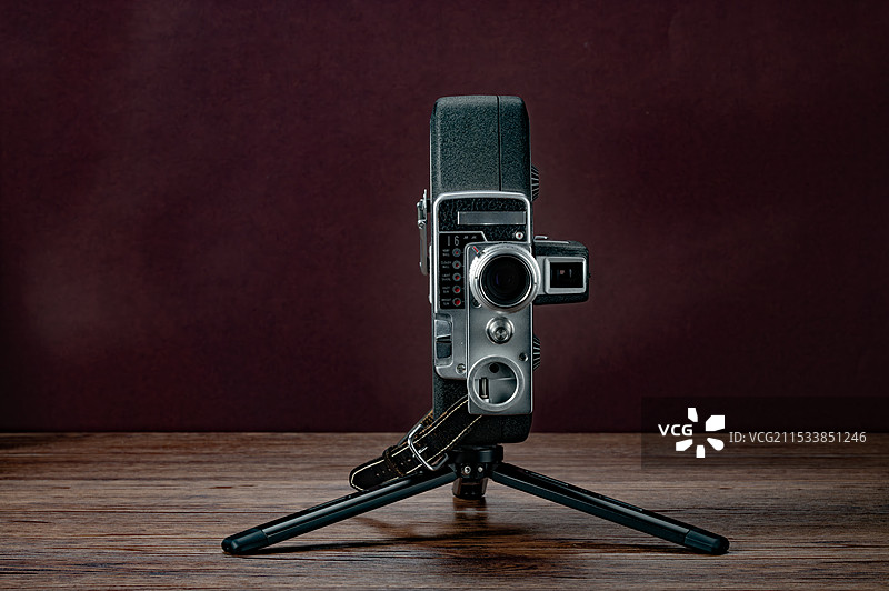 复古老式16毫米电影胶片摄影机的特写镜头图片素材