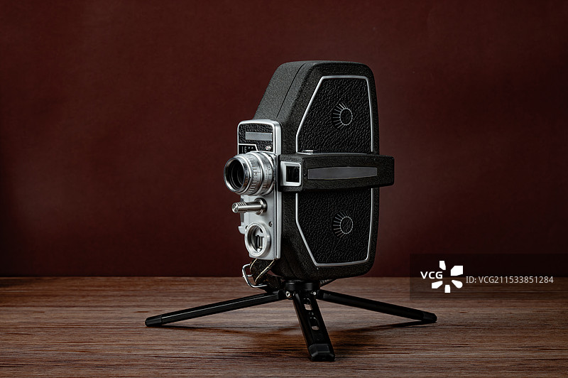 复古老式16毫米电影胶片摄影机的特写镜头图片素材