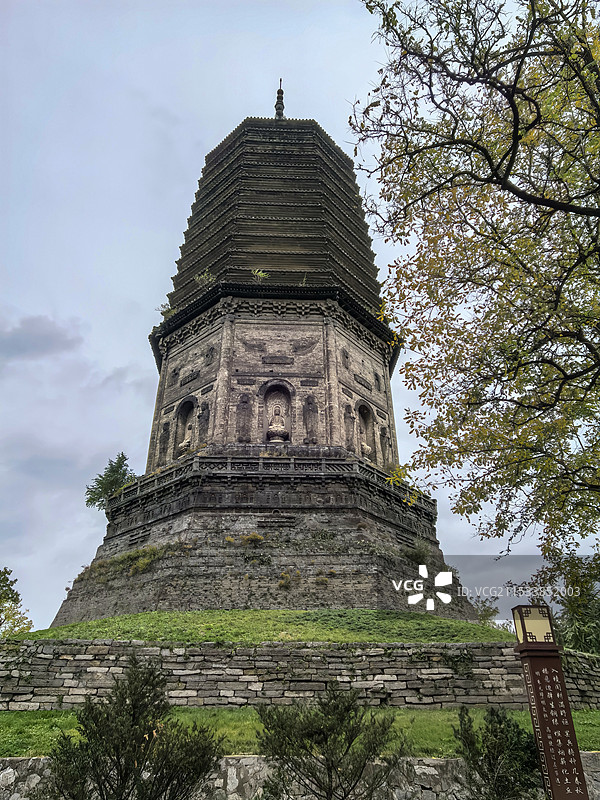 白塔+辽宁省辽阳市白塔区胜利街道中华大街一段60号图片素材