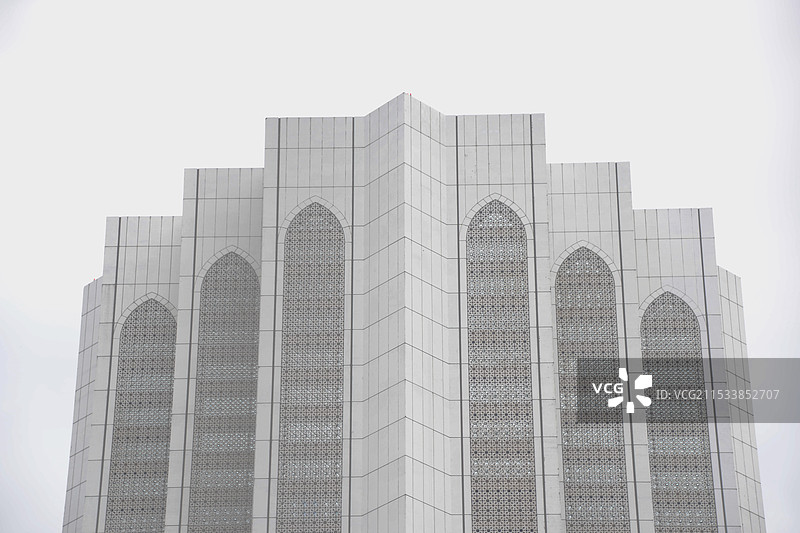 晴空下建筑物的低角度视图图片素材