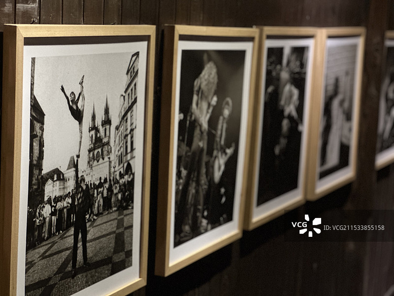 一排黑白相片图片素材