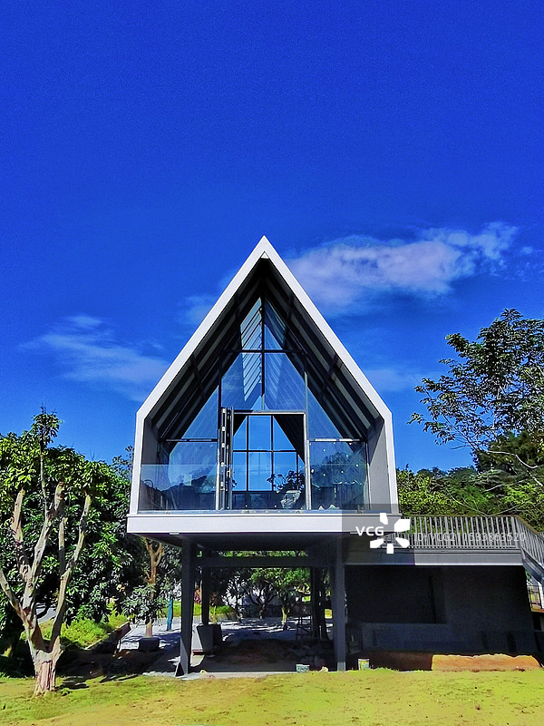 高脚尖顶房子图片素材