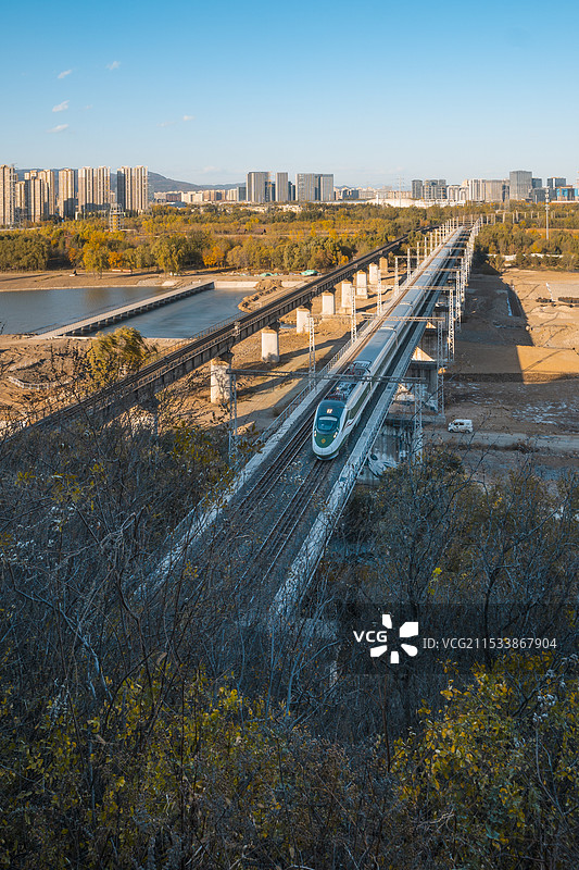 北京园博园内俯瞰高速铁路图片素材