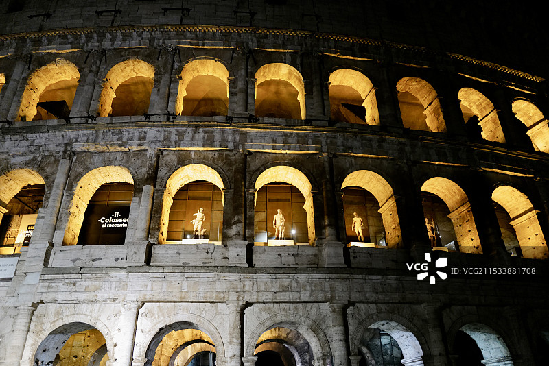 意大利罗马古罗马斗兽场夜景局部图片素材