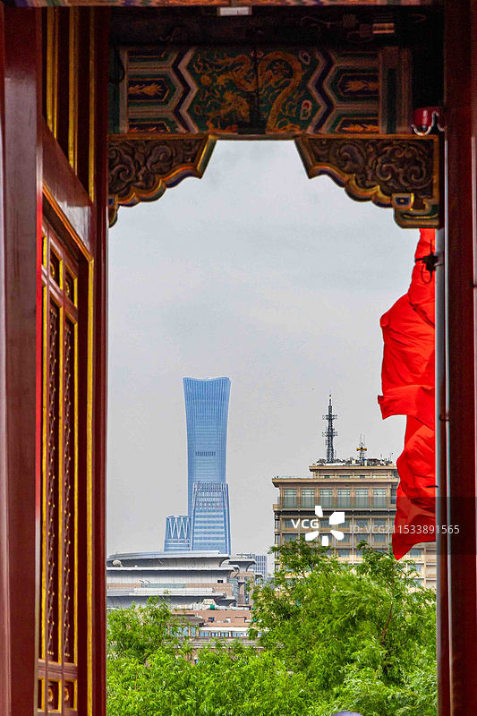 沐浴春风图片素材