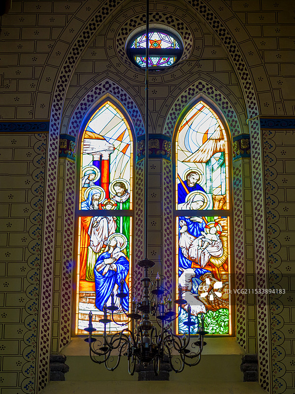 西什库教堂的彩色玻璃图片素材
