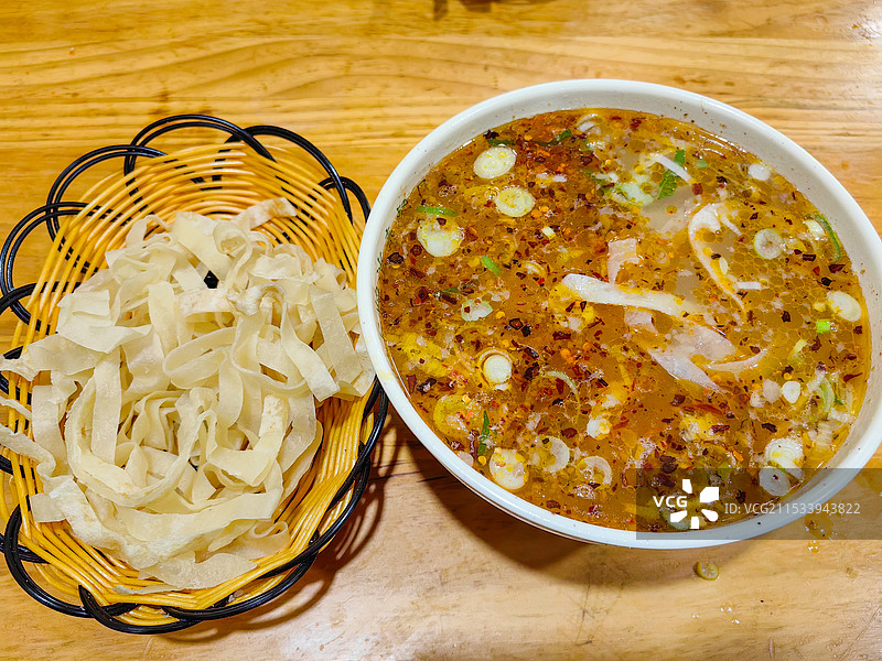 牛肉汤和饼丝图片素材