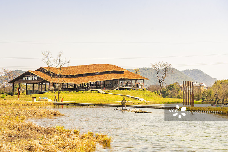 杭州良渚古城遗址公园 杭州余杭区 古代竹筏 古代水上运输 公园 园林风景图片素材