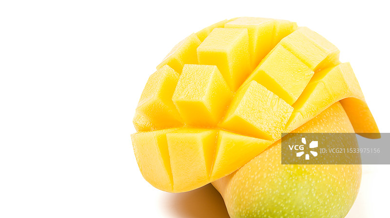 新鲜的金煌芒果孤立在白色背景上图片素材