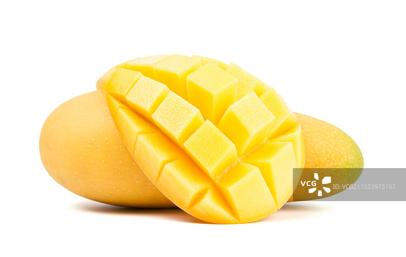 新鲜的金煌芒果孤立在白色背景上图片素材