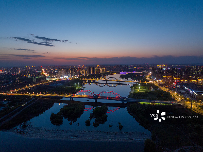 辽宁辽阳太子河襄平大桥夜景航拍城市图片素材