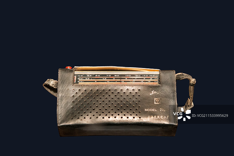 过时的电子产品，红灯牌收音机图片素材