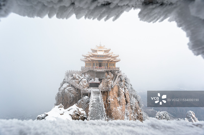 老君山雪景，老君山金顶道观群雪景，洛阳，河南图片素材
