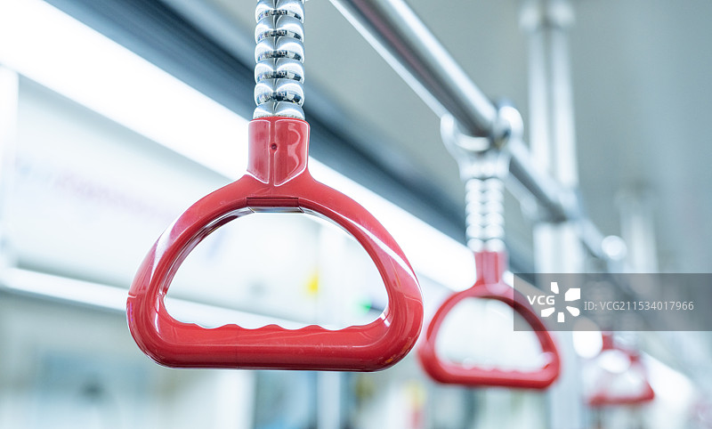 地铁把手绿色出行概念图片素材