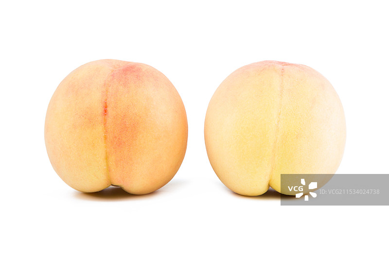 新鲜的新沂水蜜桃孤立在白色背景图片素材