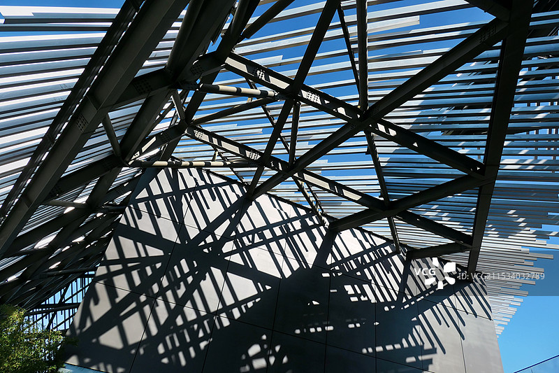 苏州阳澄湖莲花岛码头的游客中心图片素材