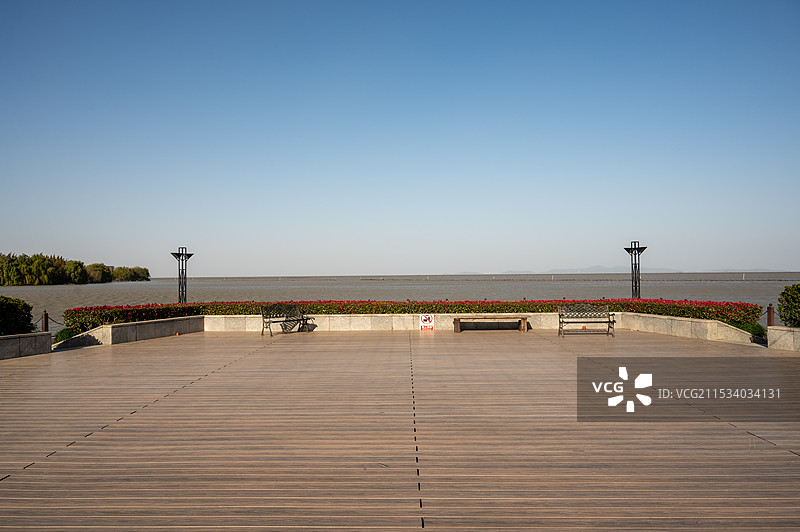湖州太湖湖边观景台汽车广告背景图片素材