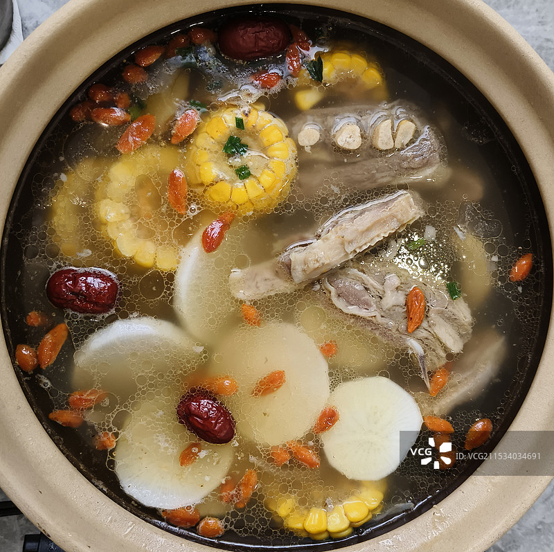 冬日里的一锅羊肉汤图片素材