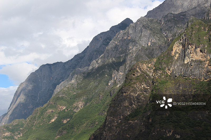 虎跳峡的峡谷图片素材