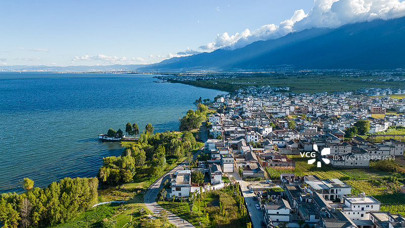 大理洱海边白族村落航拍图图片素材