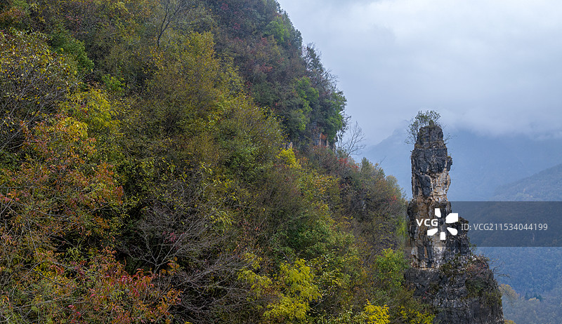 襄阳九路寨风景区蜡烛峰景点森林山峰自然风光图片素材