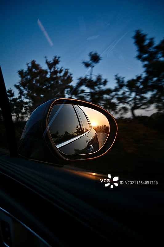 后视镜里的世界图片素材
