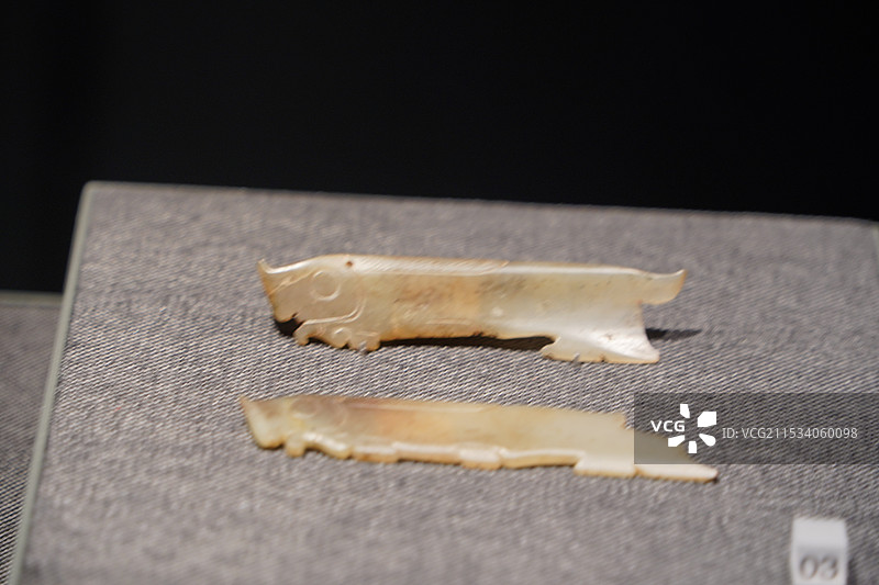 北京市朝阳区中国考古博物馆馆藏古董出土文物新石器时代仰韶文化大汶口文化红山文化时期玉器玉龙纹玉猪图片素材