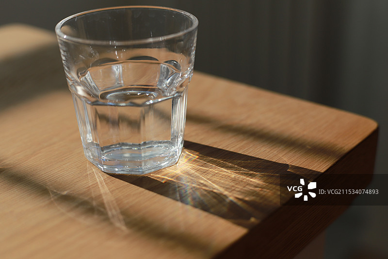 光阴行啊的玻璃水杯图片素材