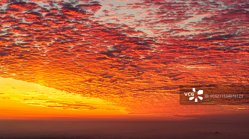 清晨日出天空朝霞火烧云图片素材