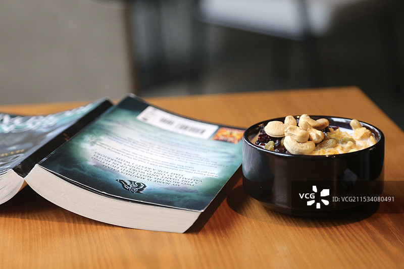 早餐阅读时光图片素材