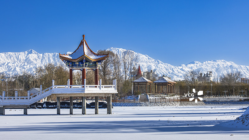焉支山雪景图片素材