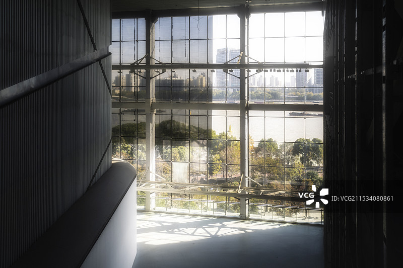 落地窗 阳光 午后 城市 建筑 上海当代艺术馆图片素材