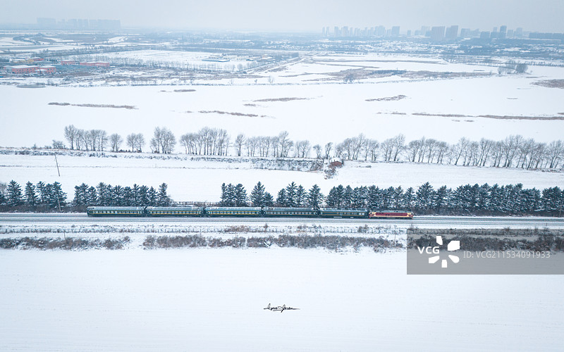 航拍哈尔滨雪中火车图片素材