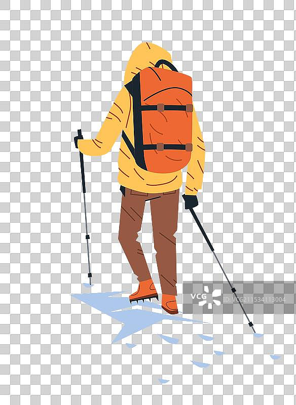 背包客在雪地上使用登山杖徒步旅行图片素材