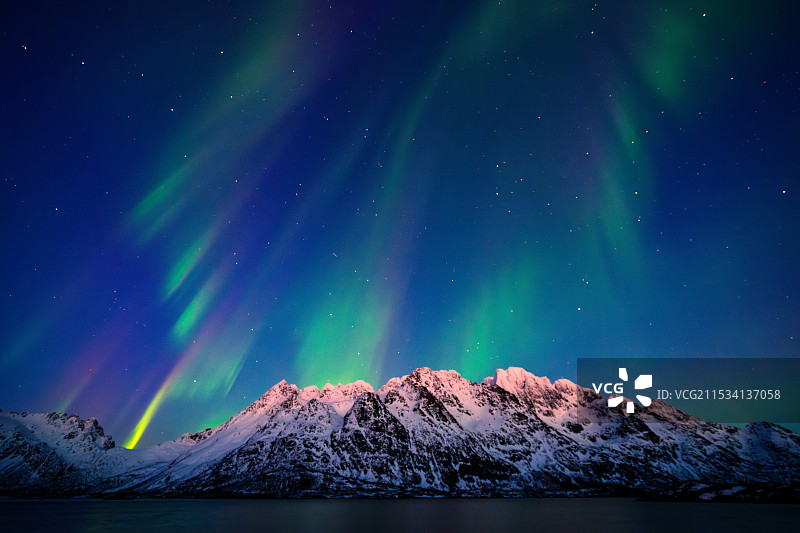 挪威峡湾极光图片素材