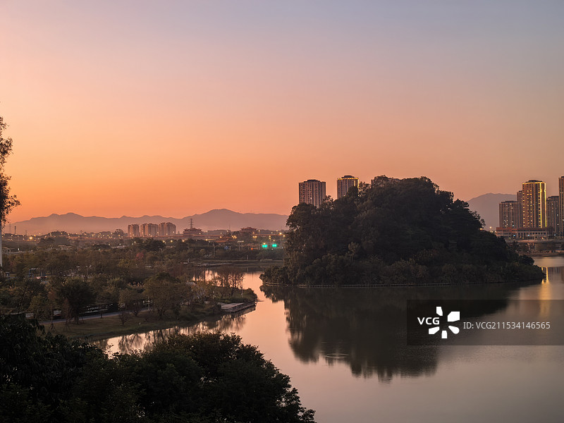 漳州一中高中部 漳州西湖 乌桕的几种颜色图片素材
