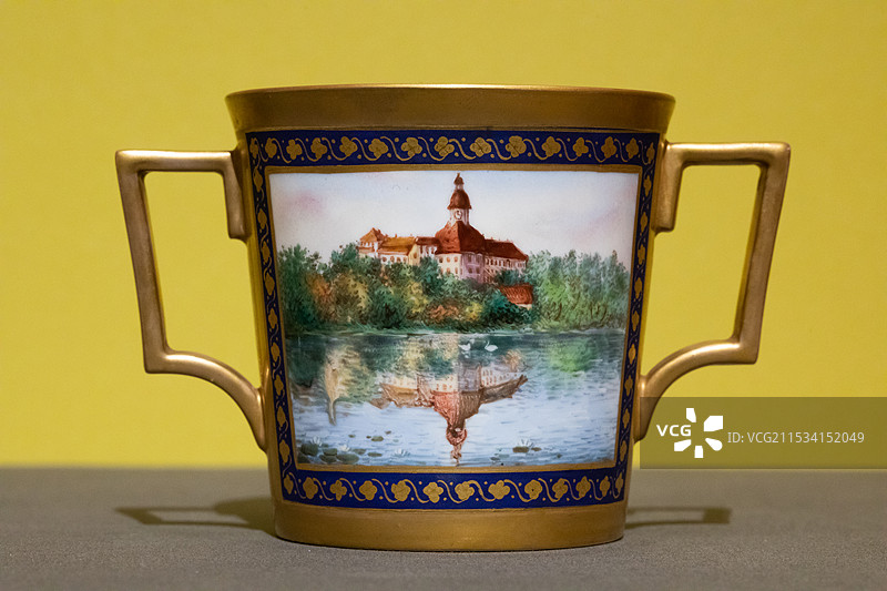 中国国家博物馆俄宴风华展巧克力杯19世纪初瓷器图片素材