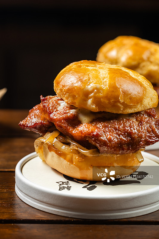 猪扒包黄油烘焙面包猪扒猪排澳门香港菠萝包菠萝油汉堡旺角小吃下图片素材
