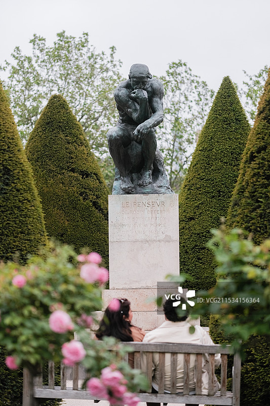 巴黎罗丹美术馆思考者雕塑图片素材