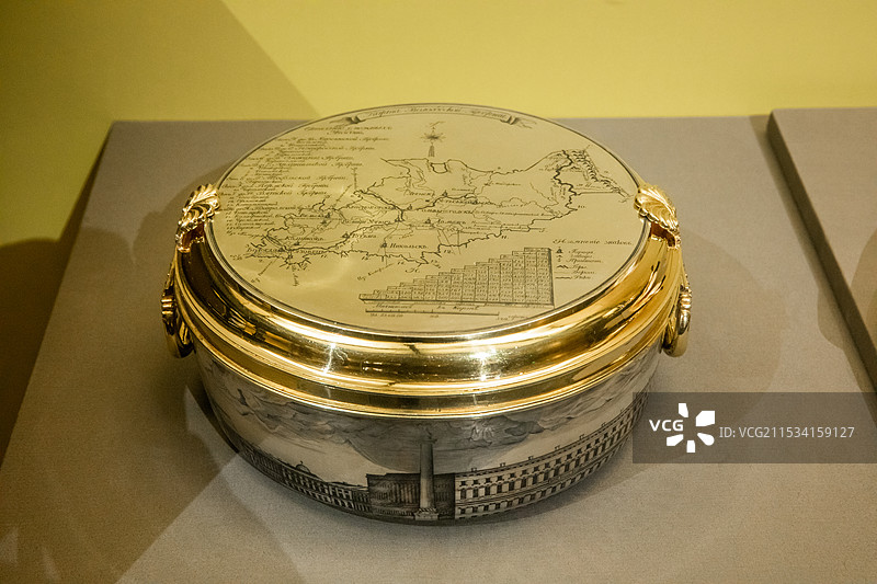 中国国家博物馆俄宴风华展带盖平底锅1837年银器图片素材