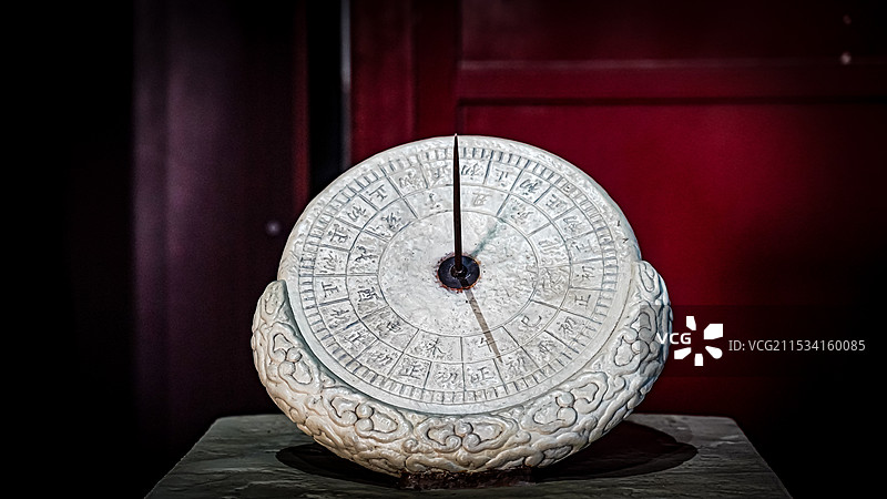 古老的石头日晷图片素材