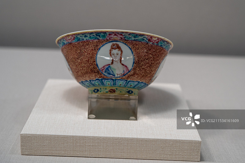 台北故宫博物院珐琅彩瓷西洋画碗图片素材