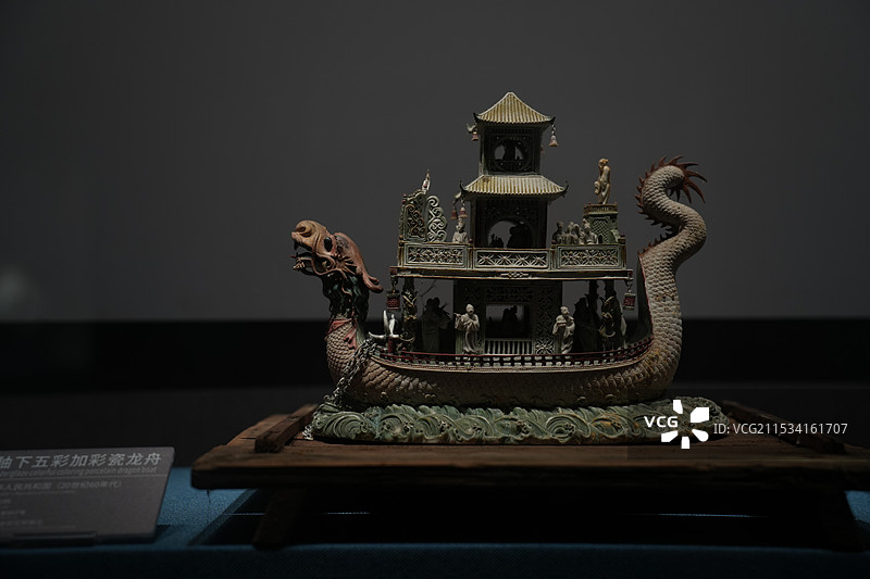 醴陵博物馆里丰富多彩的陶瓷器物图片素材