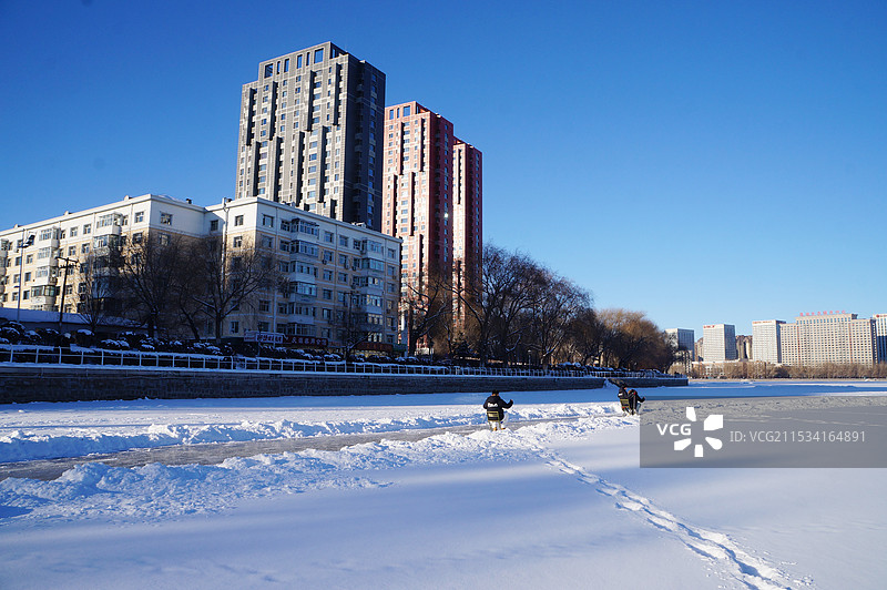 大雪过后的冰天雪地图片素材