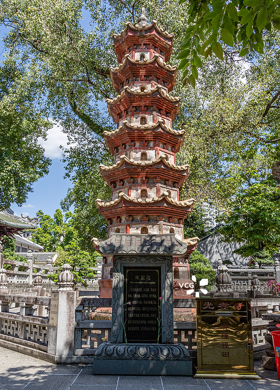 瘗髪塔和石碑图片素材