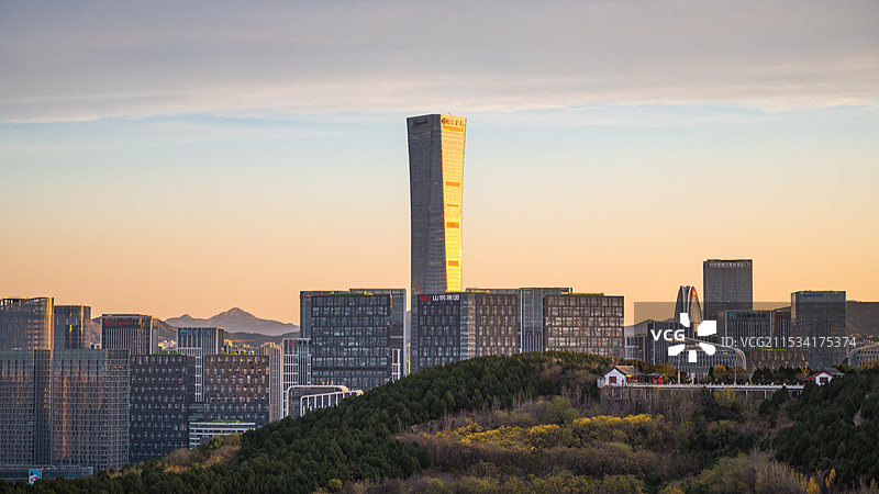 落日下的城市高楼图片素材